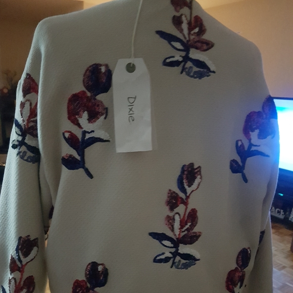 Gorgeous Embellished coat /Jacket - Picture 2 of 7